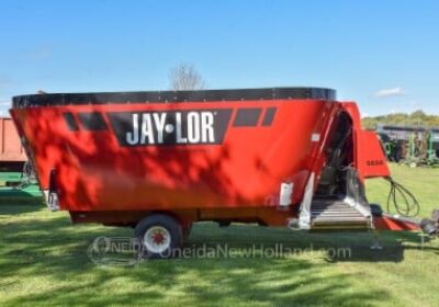 Jaylor 5650 Twin Auger TMR Mixer